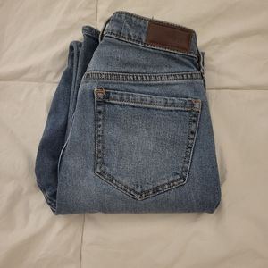 Hollister Ultra High-Rise Curvy Mom jean